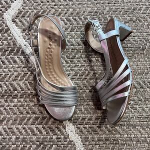 Walking Cradles Silver Sandal Sz 6.5M